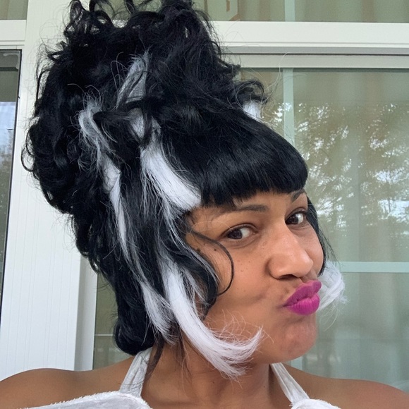 LOVE, EMBRACE & TREAT YOUR THICK 🥰 - Picture 2 of 9